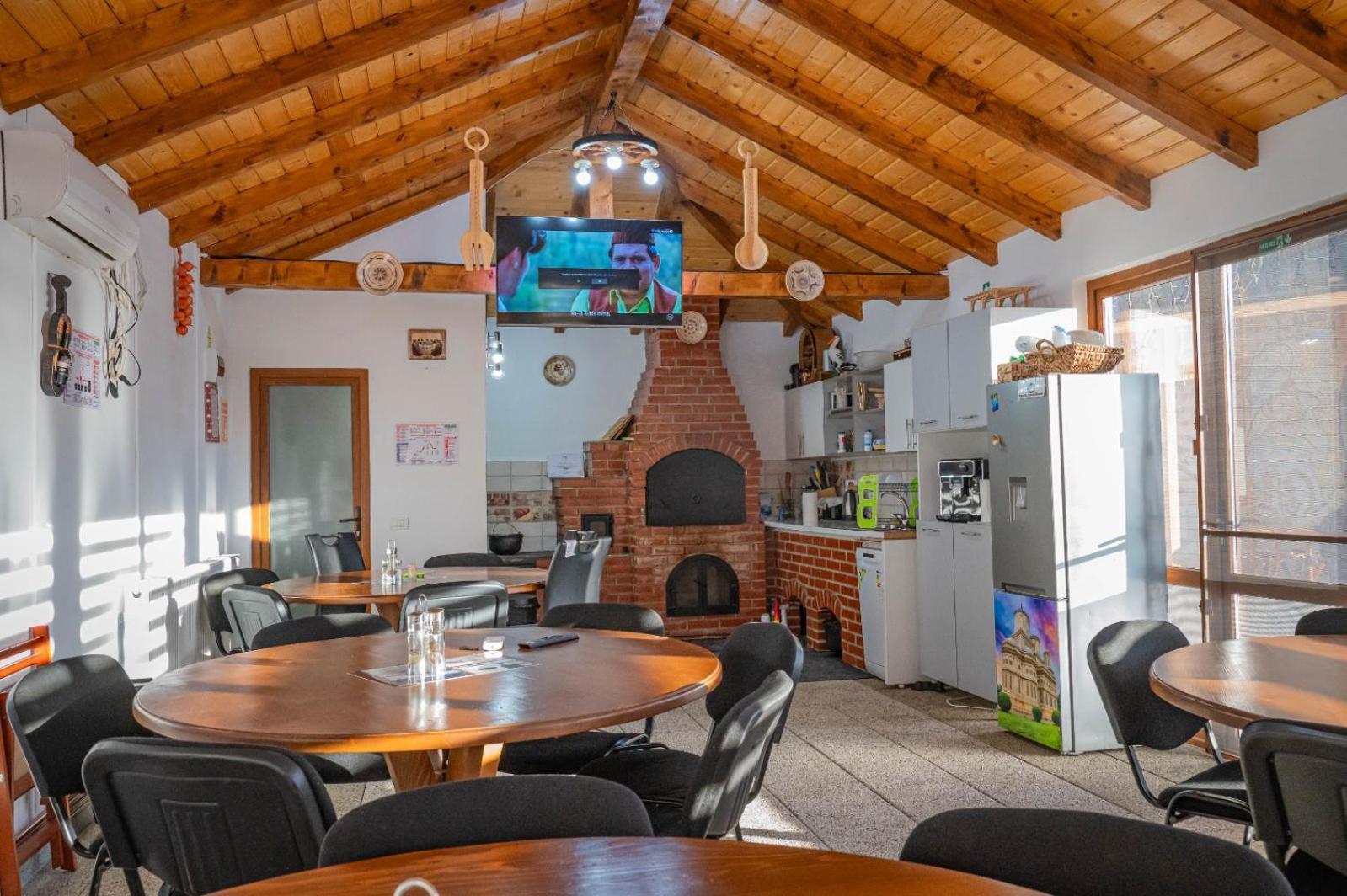 La Maria Si Ioana Apartment คูร์ตา เด อาร์เจช ภายนอก รูปภาพ